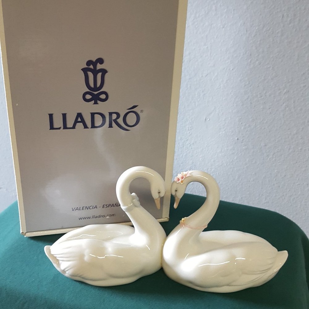 Lladro Endless Love Swans Figurine